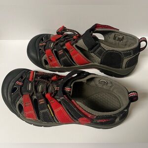UNISEX Keen Kids' Red and Black Newport H2 Adventure Sandals